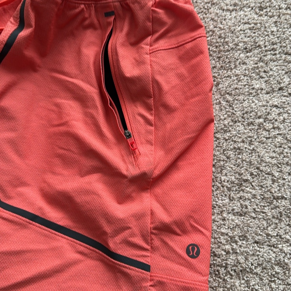 Men’s Lululemon Lined Shorts - Picture 3 of 6